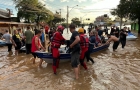 Bomberos paraguayos de ITAIPU cooperan en asistencia a víctimas de inundaciones en Brasil